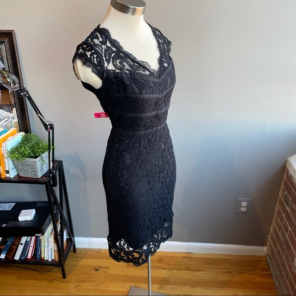 NWT-Adrianna Papell lace cap sleeve dress, size 6 - Picture 3 of 9